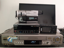Cargar imagen en el visor de la galería, Traspaso de Cintas VHS, 8mm, Hi8, MiniDV, y VHSc a Digital